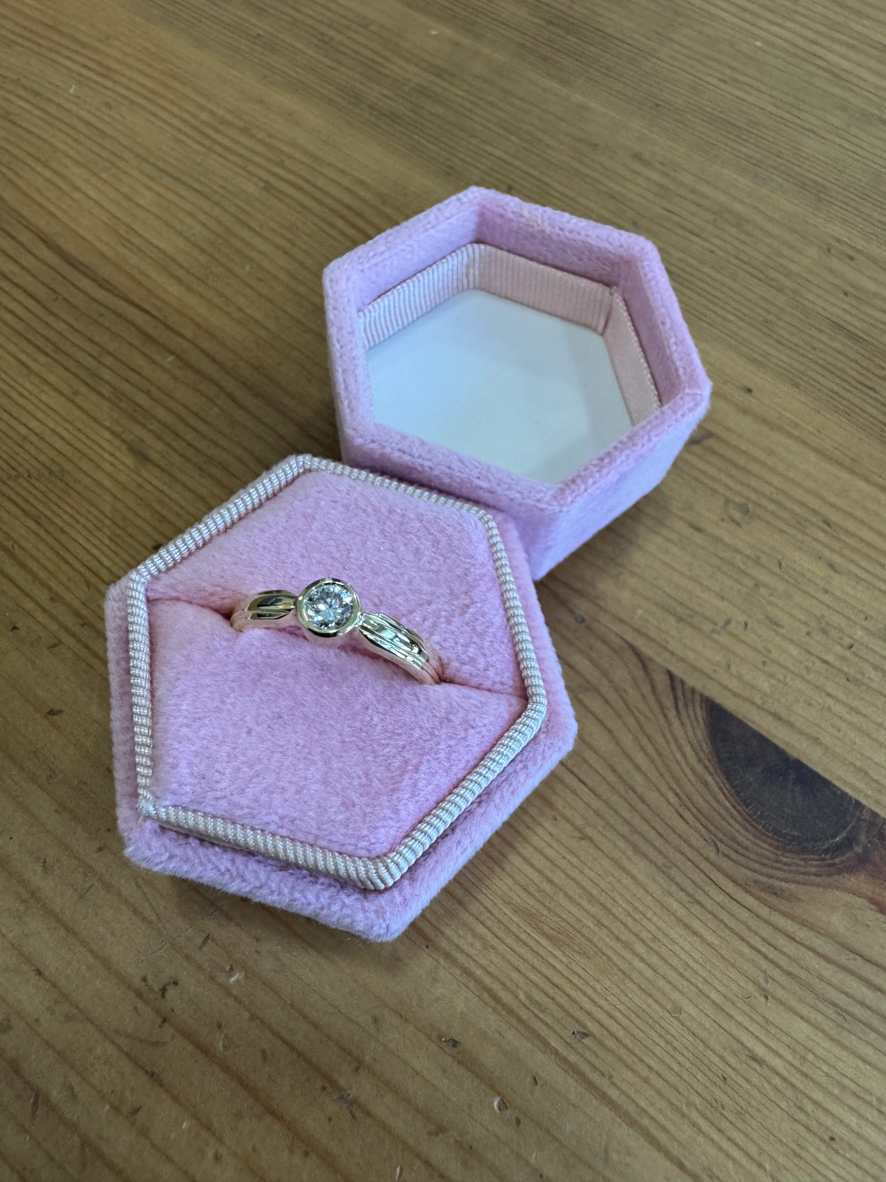 MimoDesign 18k Diamond Ring